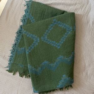 Aritzia - Wilfred diamond mosaic blanket scarf